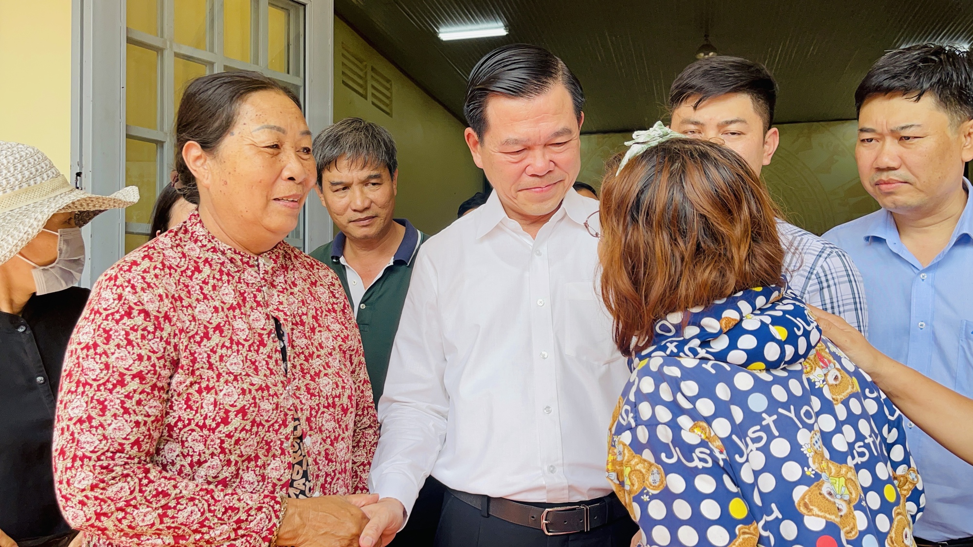 Bí thư Đồng Nai đối thoại với cư dân sân bay Long Thành: Phải để khu tái định cư thành nơi đáng sống - Ảnh 1.