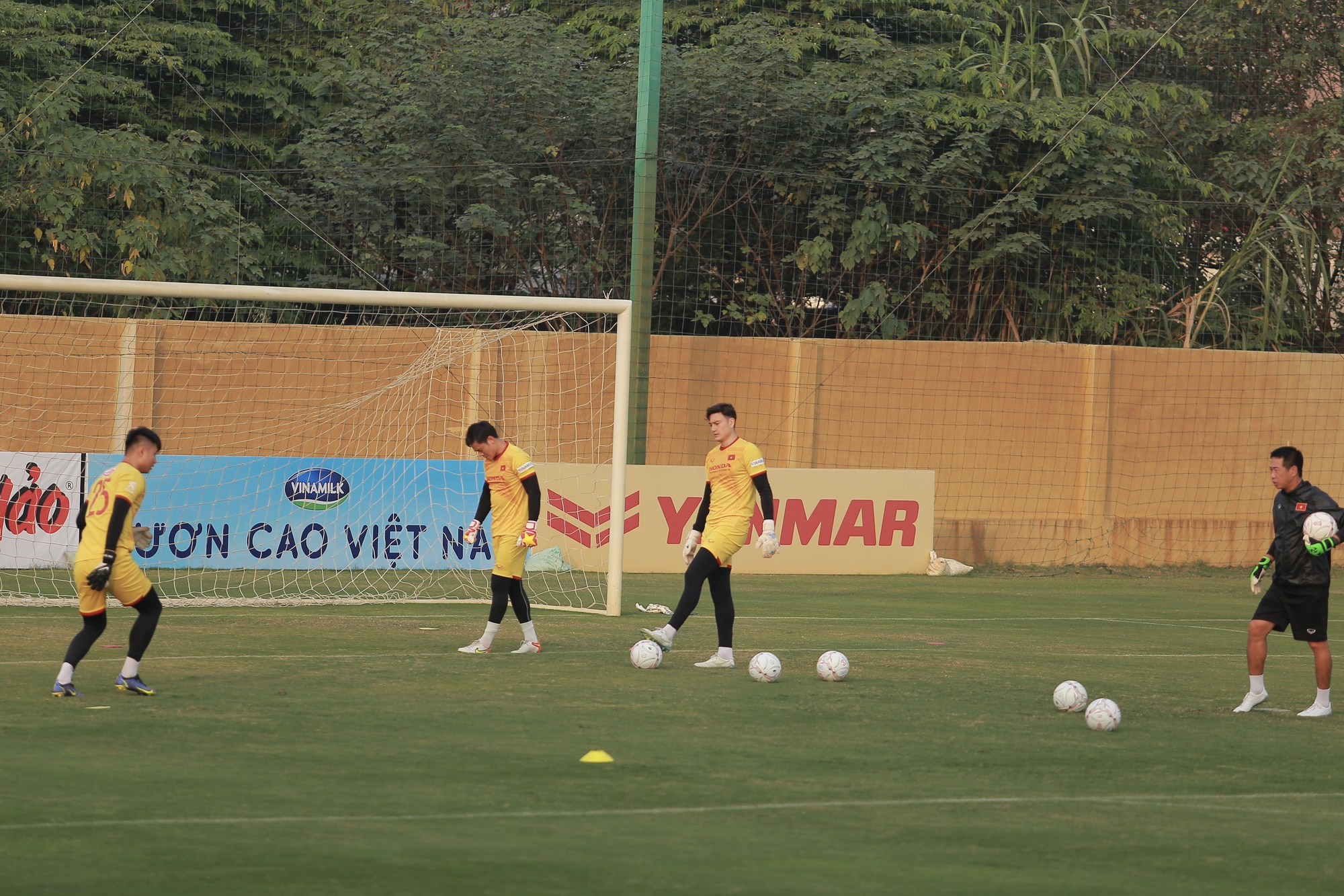 Quang Hải hứng khởi ngày đầu tập luyện cùng ĐT Việt Nam - Ảnh 7.