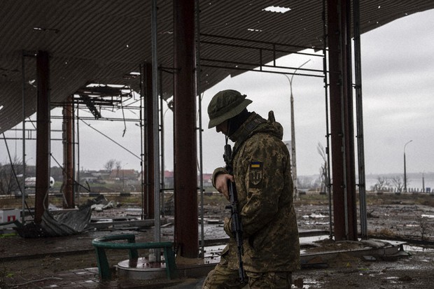 Lữ đoàn tinh nhuệ khét tiếng của Nga kiệt quệ trên chiến trường Ukraine - Ảnh 1.