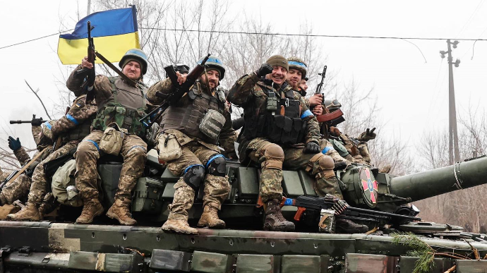 Ukraine tuyên bố cần những thứ này để lấy lại hết lãnh thổ từ tay Nga trước ngày 23/2 - Ảnh 1.