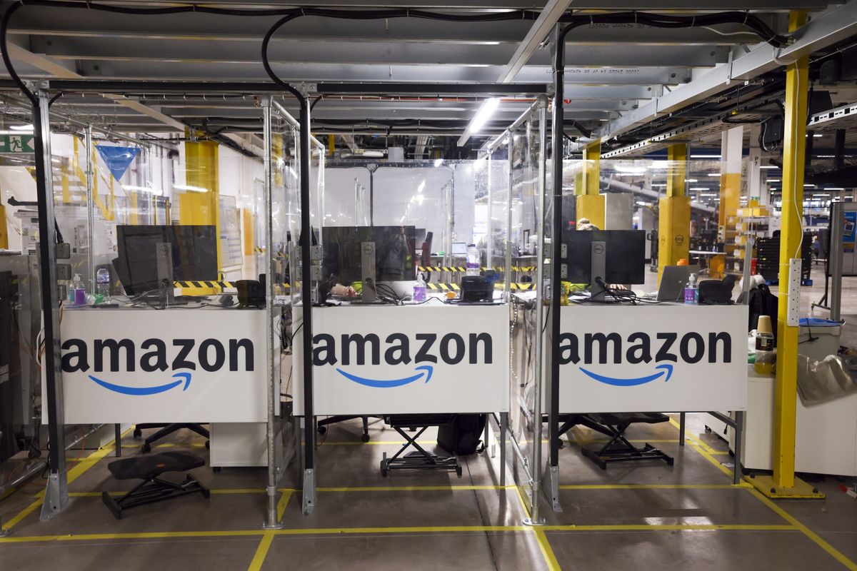 Amazon là một trong những công ty có giá trị nhất trên thế giới, với mức vốn hóa thị trường là 880 tỷ đô la (723,1 tỷ bảng Anh). Ảnh: @AFP.
