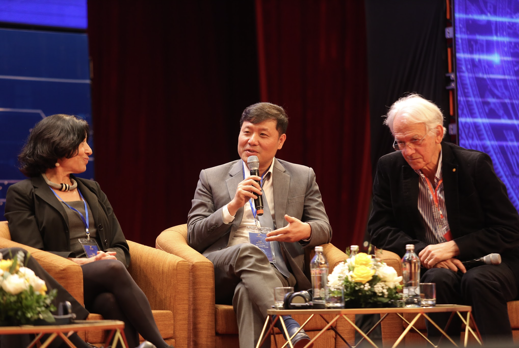 GS Vũ Hà Văn: Cuộc cách mạng khoa học công nghệ 4.0 có quy mô toàn cầu mở ra cơ hội lớn cho Việt Nam - Ảnh 3.