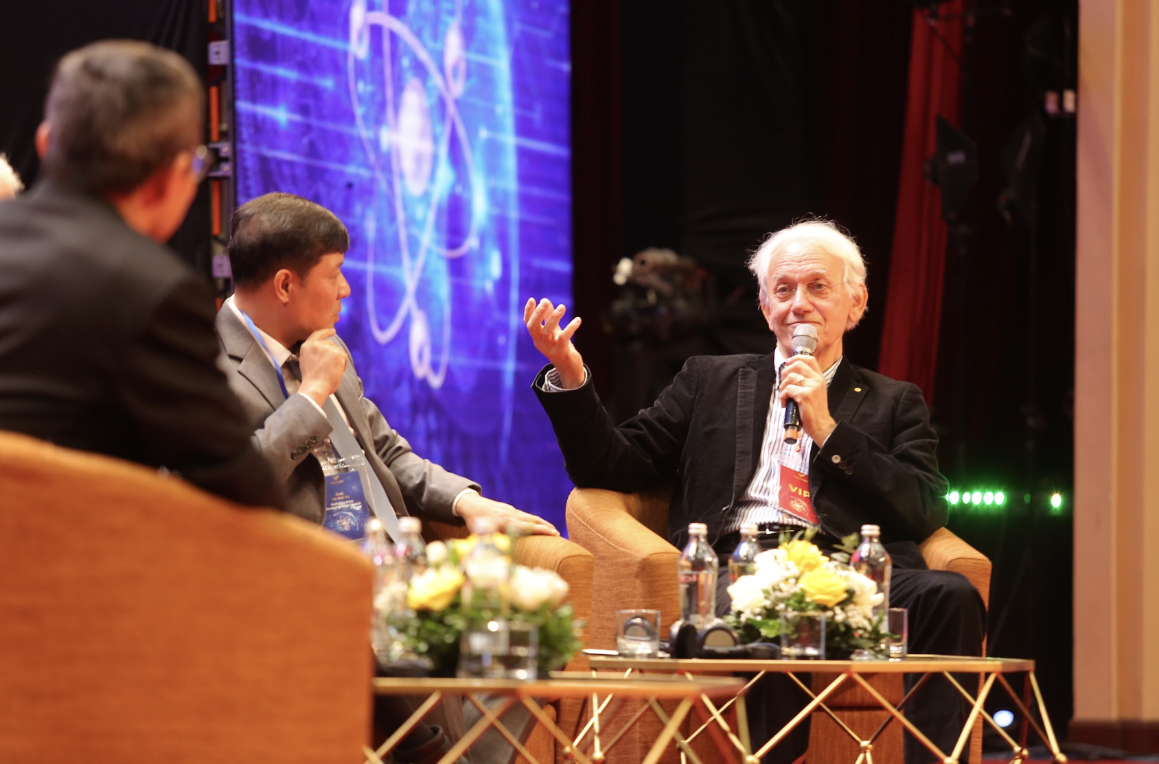 GS Vũ Hà Văn: Cuộc cách mạng khoa học công nghệ 4.0 có quy mô toàn cầu mở ra cơ hội lớn cho Việt Nam - Ảnh 1.