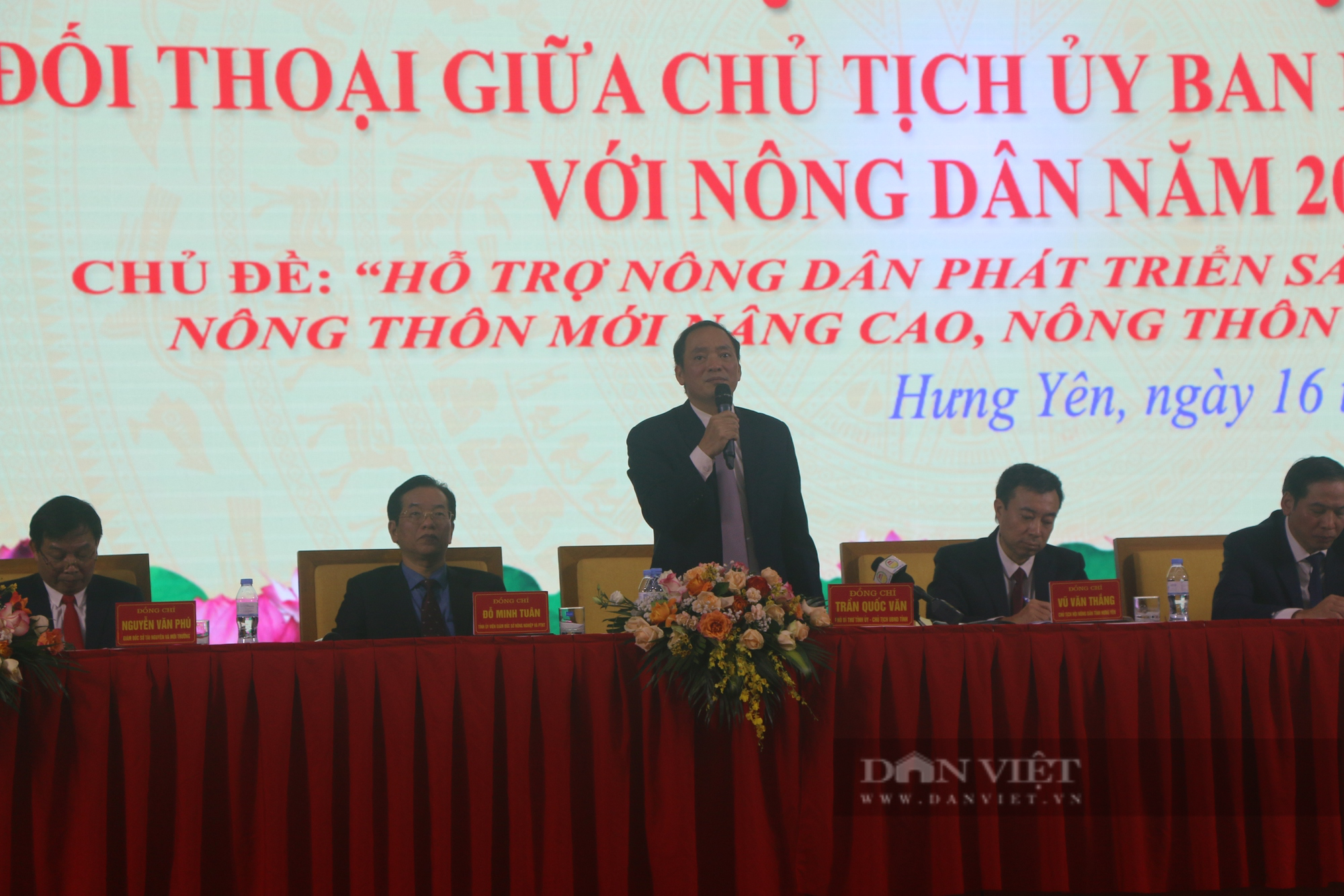 Chủ tịch UBND tỉnh Hưng Yên đối thoại với nông dân - Ảnh 1.
