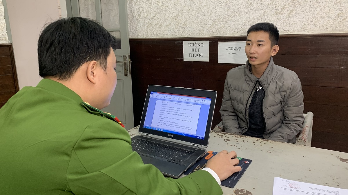 Gần 2 tháng truy tìm kẻ chuyên thu mua tài khoản ngân hàng cho tội phạm tại Campuchia - Ảnh 1.