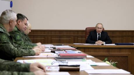 Nóng: TT Putin họp thượng đỉnh về Ukraine - Ảnh 1.
