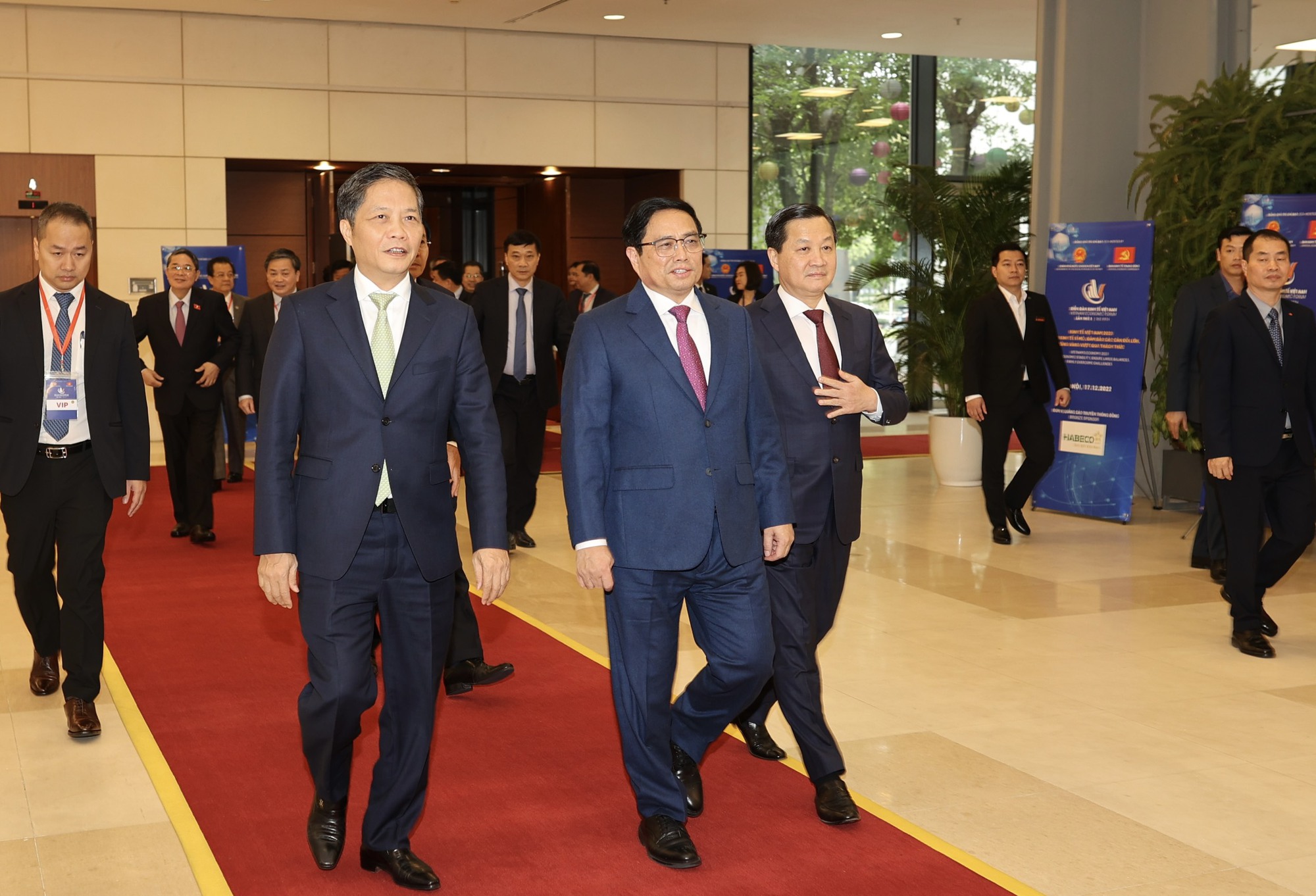 Trưởng Ban Kinh tế Trung ương: Việt Nam khẳng định được nội lực khi kinh tế hồi phục, tăng trưởng mạnh mẽ - Ảnh 3.