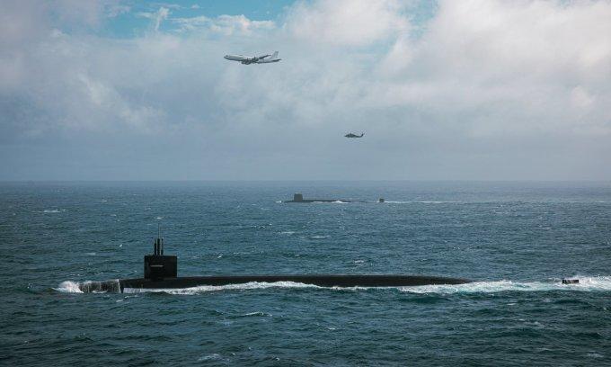 Tàu ngầm nguyên tử mạnh nhất thế giới của Mỹ dàn hàng cùng đồng minh trên biển - Ảnh 1.