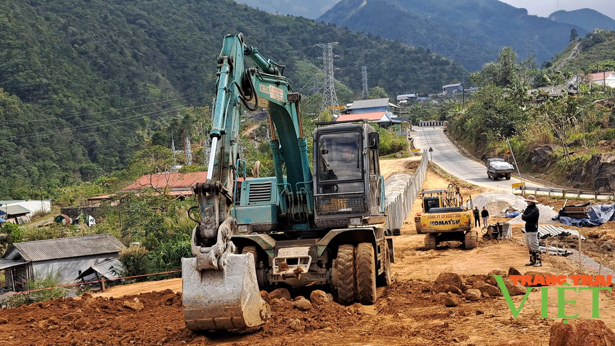 Lai Châu: Nỗ lực hoàn thành thi công đường cứu nạn trên QL4D - Ảnh 4.