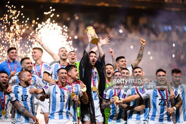 Cùng xem hình ảnh về Messi và Argentinathực hiện cú đúp danh hiệu bao gồm cả chức vô địch World Cup. Trận chung kết là một trận đấu đầy căng thẳng và phần thắng thuộc về đội bóng Hoa Tuy Lý, nhưng Messi vẫn là ngôi sao của trận đấu khi ghi một bàn thắng đẹp mắt và giúp đội nhận được nhiều cơ hội đi tới chức vô địch.