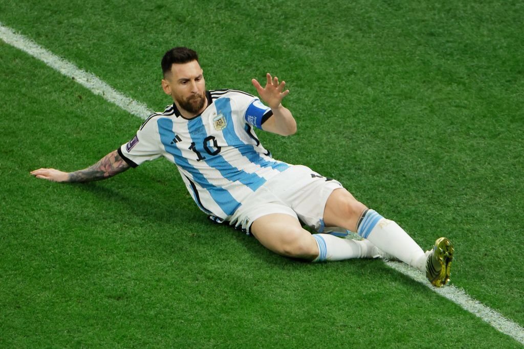 Lập cú đúp giúp Argentina vô địch thế giới, Messi xô đổ nhiều kỷ lục - Ảnh 1.