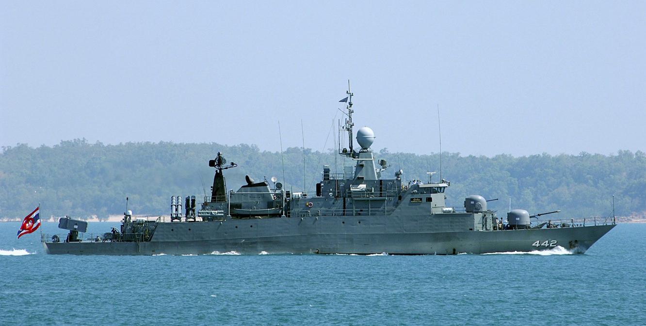 Tàu hộ vệ tên lửa của hải quân Thái Lan bị sóng đánh chìm - Ảnh 11.