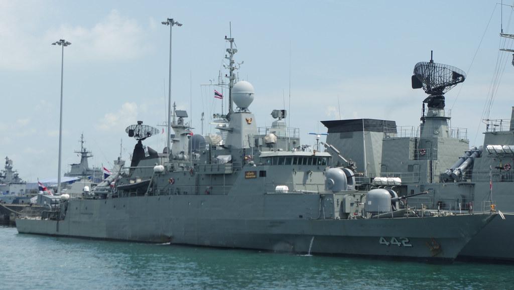 Tàu hộ vệ tên lửa của hải quân Thái Lan bị sóng đánh chìm - Ảnh 12.