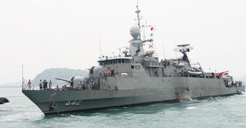 Tàu hộ vệ tên lửa của hải quân Thái Lan bị sóng đánh chìm - Ảnh 4.
