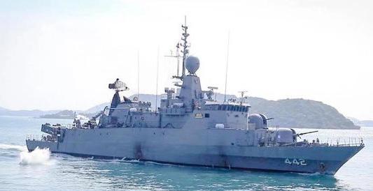 Tàu hộ vệ tên lửa của hải quân Thái Lan bị sóng đánh chìm - Ảnh 5.
