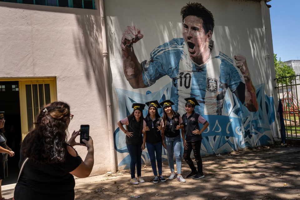 Những bức tranh tường độc đáo về Messi trên khắp thế giới - Ảnh 8.