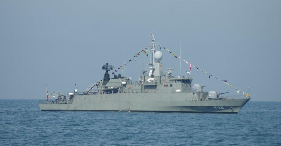 Tàu hộ vệ tên lửa của hải quân Thái Lan bị sóng đánh chìm - Ảnh 8.