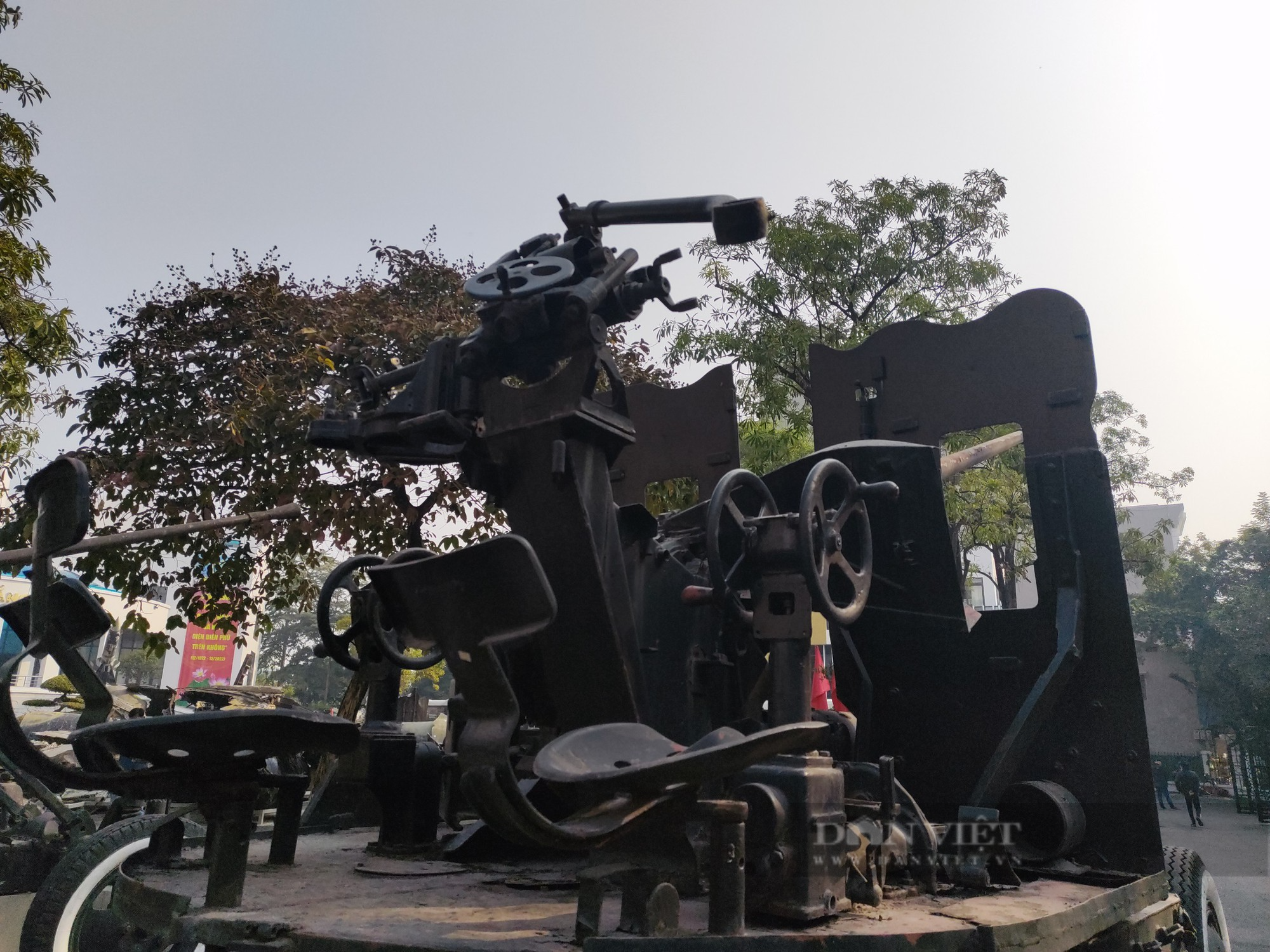 Cận cảnh dàn pháo cao xạ, súng máy bảo vệ Hà Nội năm 1972 - Ảnh 6.