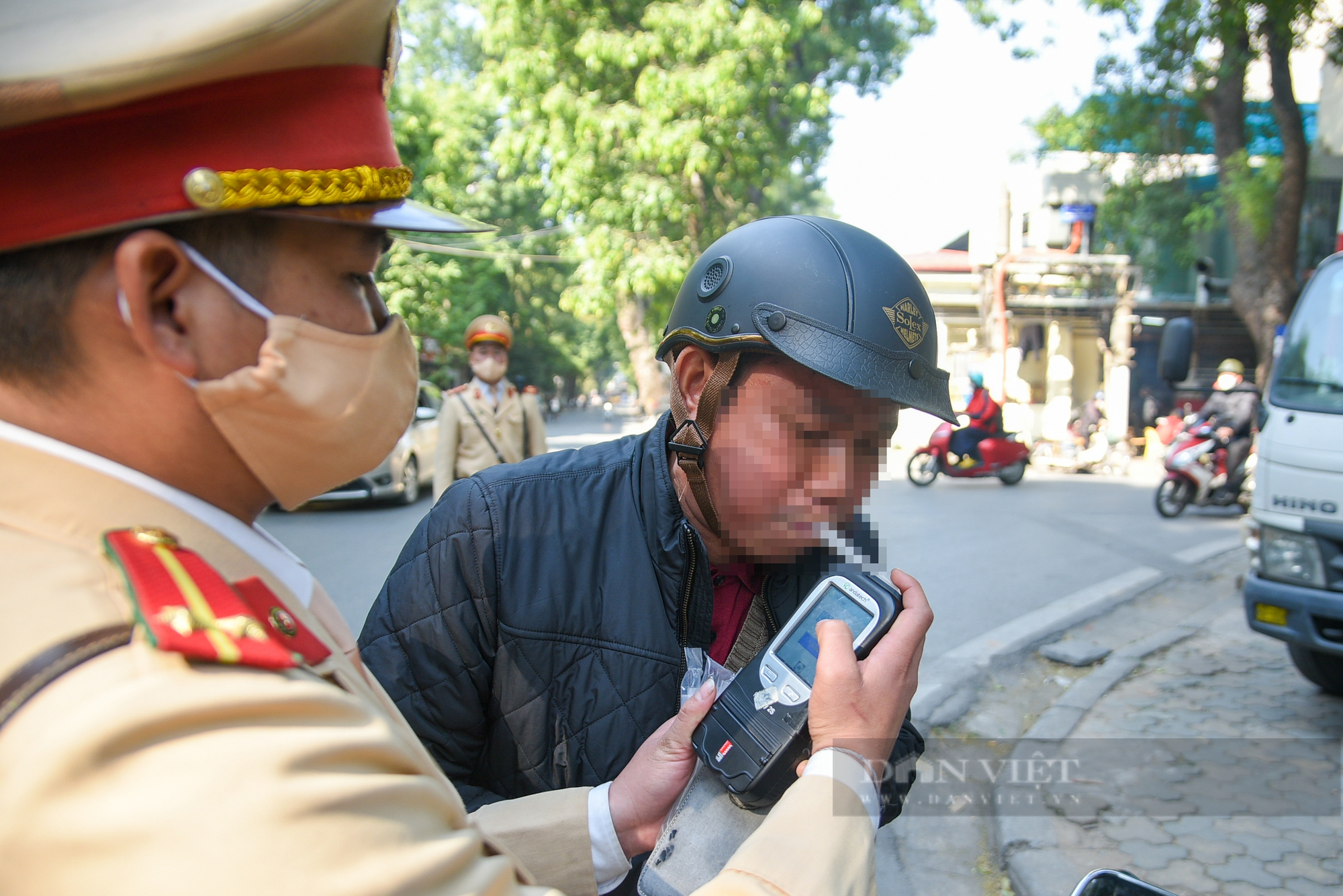 Công an Hà Nội tăng cường xử lý &quot;ma men&quot; trong những ngày cuối năm - Ảnh 3.