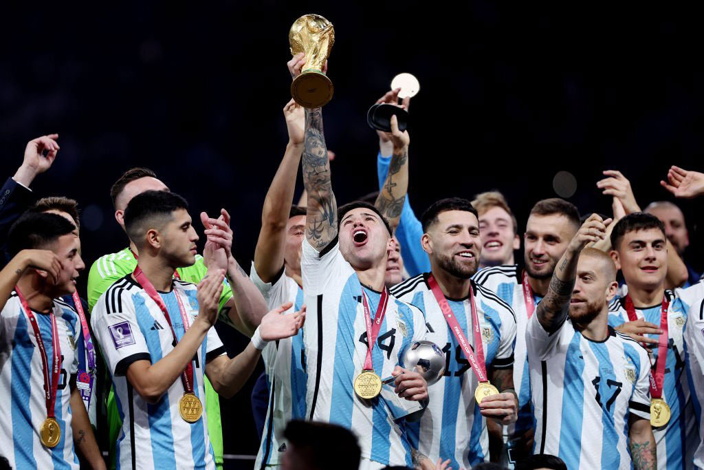 Enzo Fernandez - Từ “kẻ đóng thế” đến công thần trong chức vô địch World Cup 2022 của Argentina - Ảnh 2.