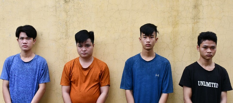Cảnh sát tạm giữ nhóm nghi phạm tổ chức đánh ghen vô cớ ở Tiền Giang - Ảnh 2.