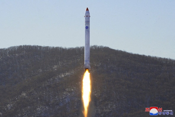 Triều Tiên xác nhận thử nghiệm vệ tinh trinh sát 'quan trọng' - Ảnh 1.