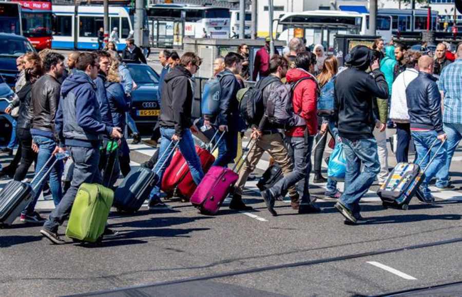 Hà Lan gửi thông điệp “tránh xa” với những du khách tới Amsterdam để “đi hoang” - Ảnh 2.
