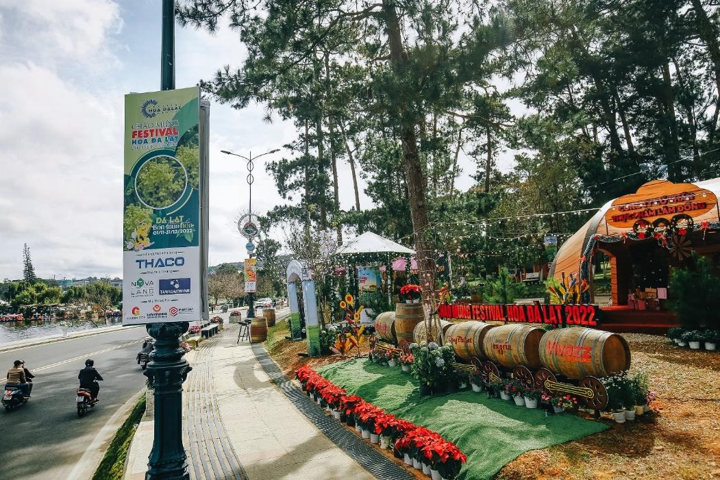 Người dân nô nức checkin tại Festival Hoa Đà Lạt 2022 - Ảnh 3.