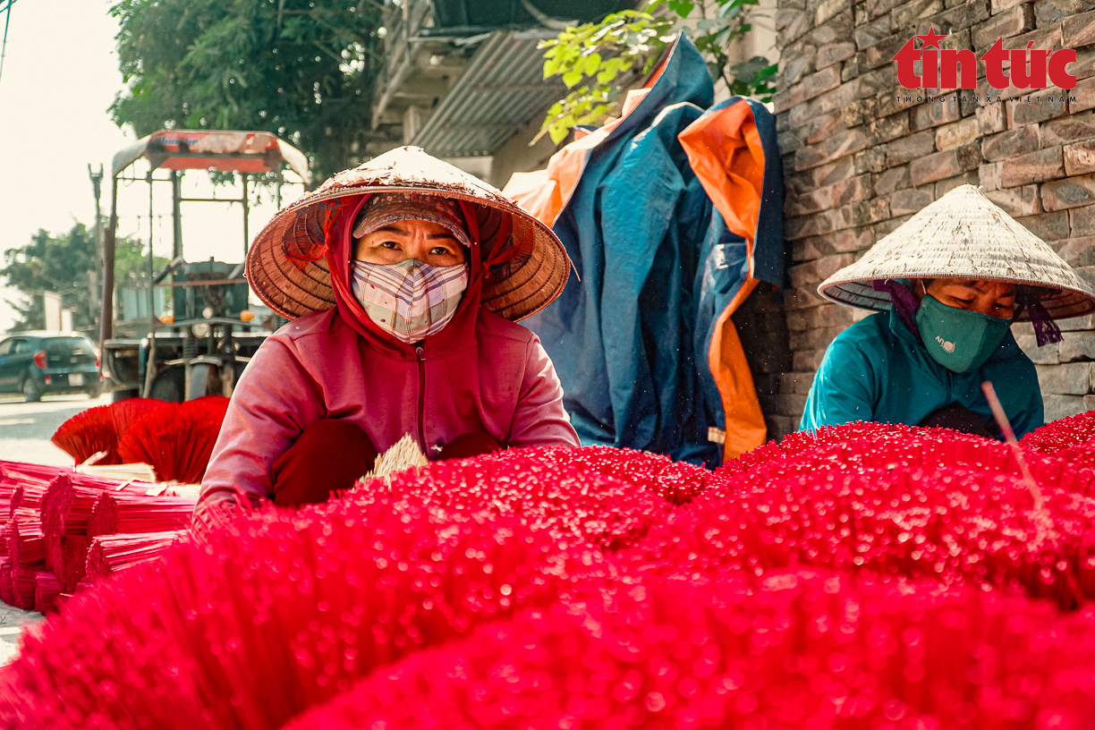 Nhộn nhịp làng nghề làm hương ngày cận Tết - Ảnh 8.