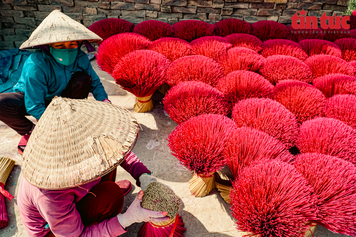 Nhộn nhịp làng nghề làm hương ngày cận Tết - Ảnh 10.