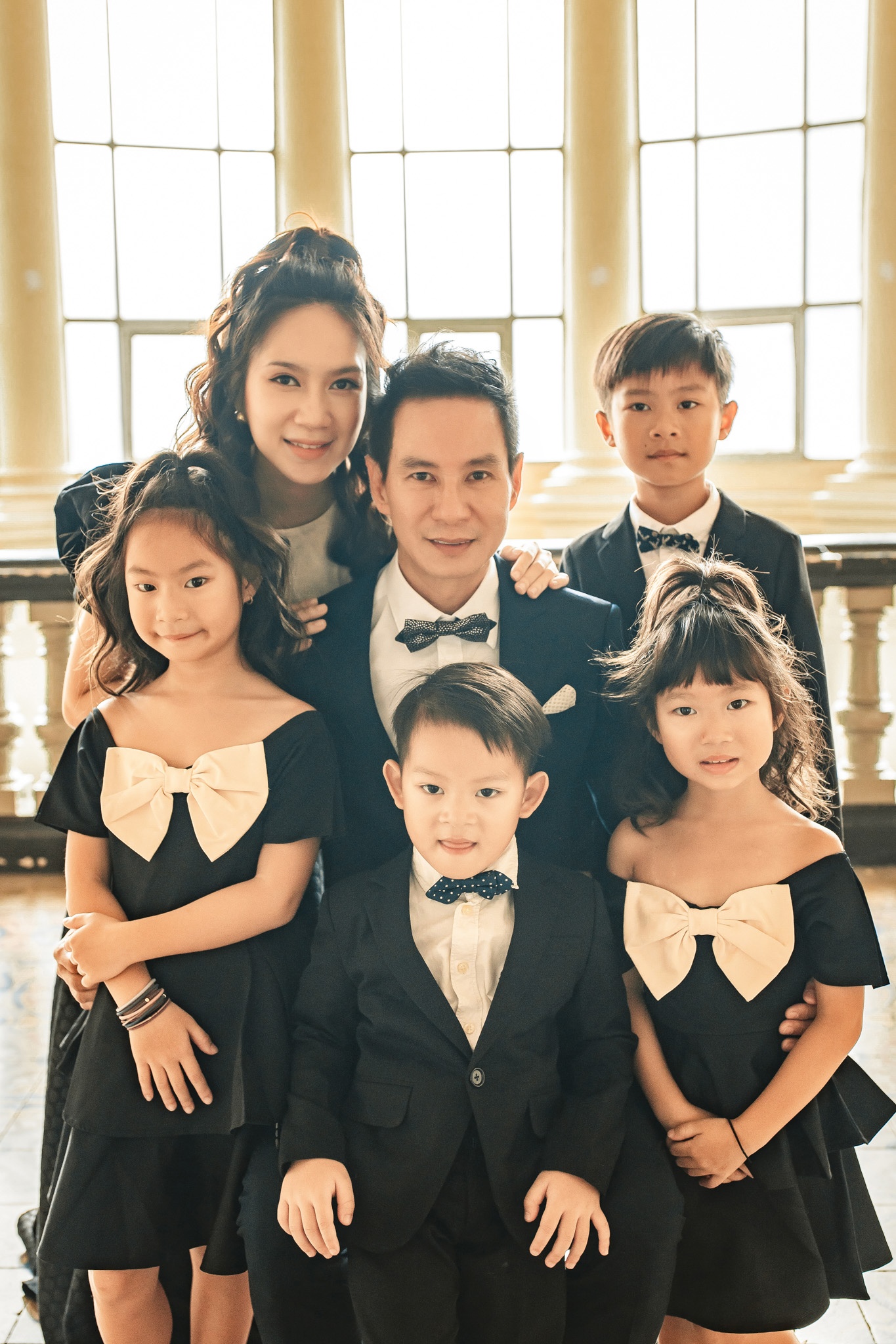Diễn viên Ngọc Thuận và loạt sao nam lấy vợ kém nhiều tuổi có cuộc sống hôn nhân viên mãn - Ảnh 5.