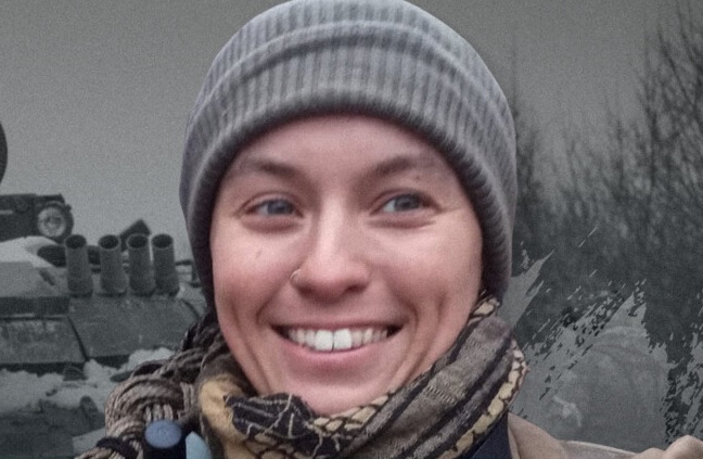 Nữ lính thủy đánh bộ Ukraine chiến đấu giữa tiền tuyến Donbass ác liệt - Ảnh 1.
