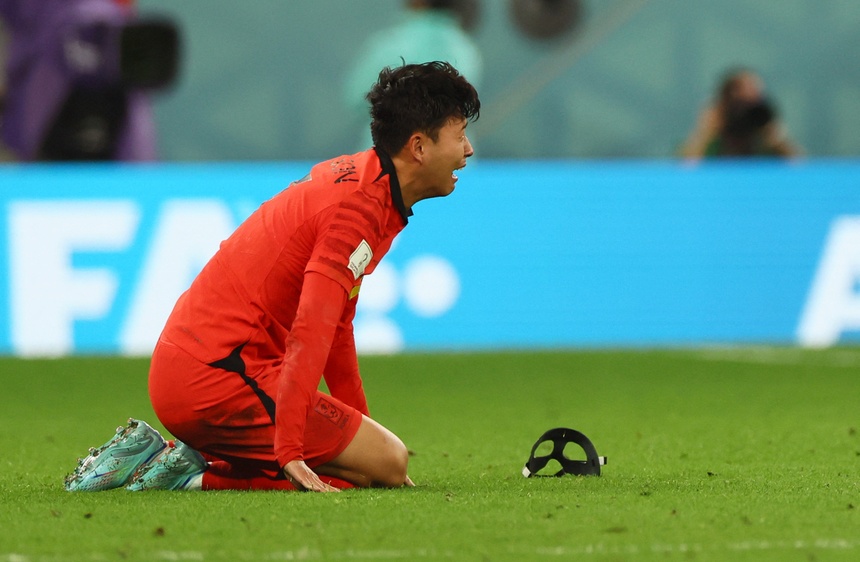 Hàn Quốc vào vòng 1/8, Son Heung-min trải lòng về “6 phút dài nhất cuộc đời” - Ảnh 1.