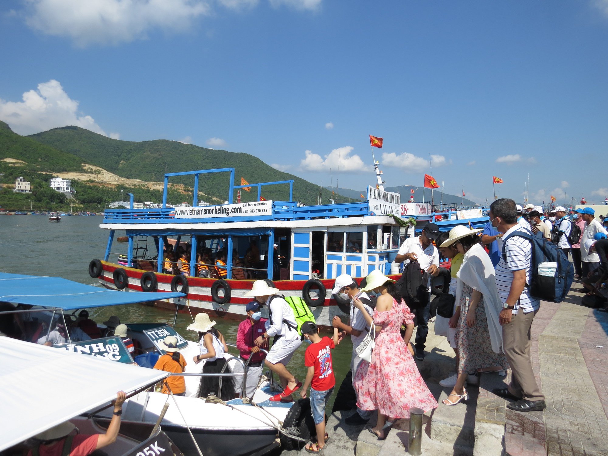 Khánh Hòa: Đón hơn 2,4 triệu lượt khách lưu trú - Ảnh 1.