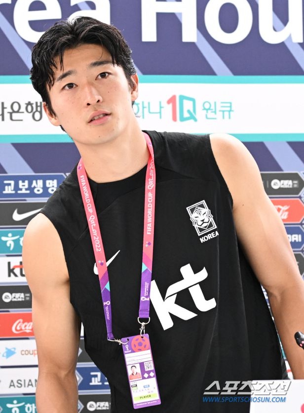 Ngoài Son Heung-min, Hàn Quốc vừa có ngôi sao mới siêu đẹp trai, đá bóng hay khiến người hâm mộ 'phát cuồng' - Ảnh 5.