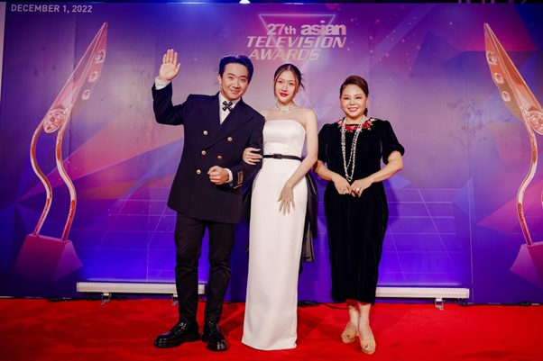 Trấn Thành, Lê Giang cùng Wren Evans xuất hiện nổi bật trên thảm đỏ Asian TV Awards - Ảnh 1.