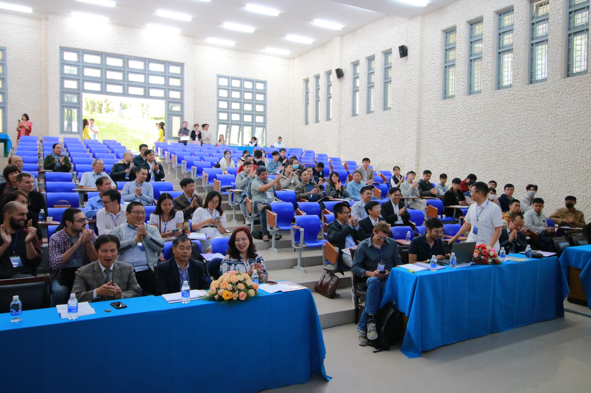 Hơn 120 người tham gia Hội nghị Quốc tế Toán học rời rạc và Khoa học máy tính tại Đà Lạt - Ảnh 2.