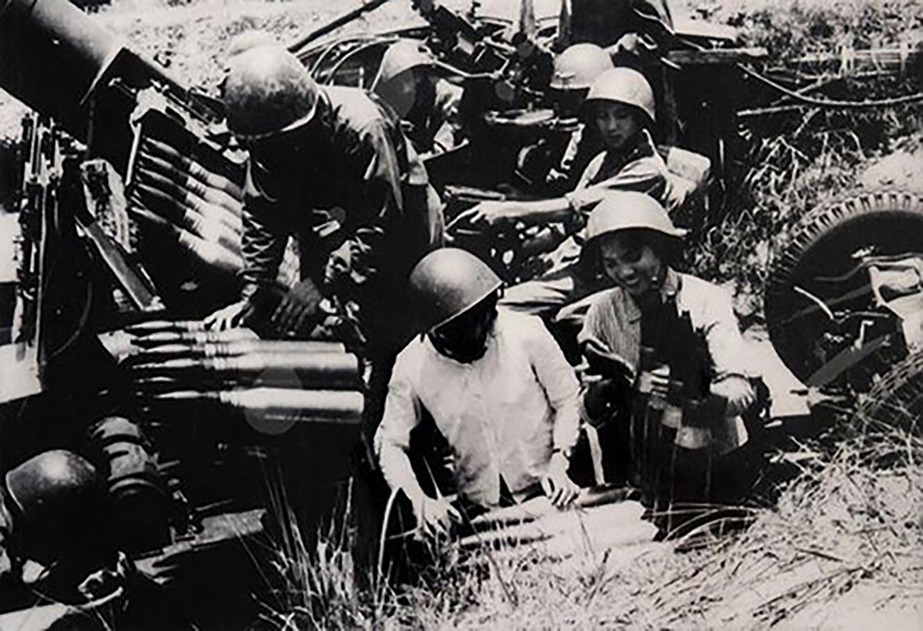 Tận mắt pháo phòng không 100 mm của Bộ đội Việt Nam bắn rơi B52 50 năm trước - Ảnh 10.