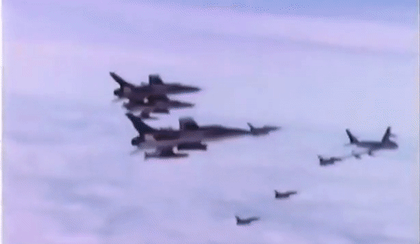 Vì sao &quot;thần sấm&quot; F-105 Mỹ bị hạ liên tục trong chiến tranh Việt Nam? - Ảnh 13.
