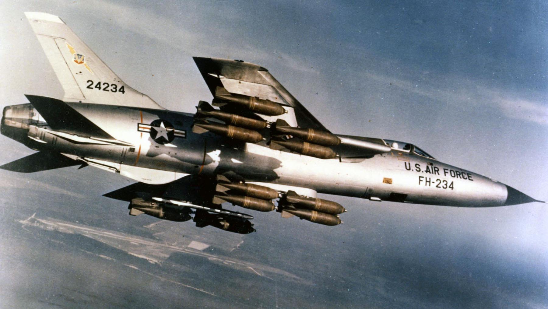Vì sao &quot;thần sấm&quot; F-105 Mỹ bị hạ liên tục trong chiến tranh Việt Nam? - Ảnh 16.