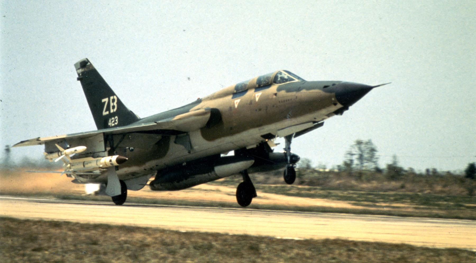 Vì sao &quot;thần sấm&quot; F-105 Mỹ bị hạ liên tục trong chiến tranh Việt Nam? - Ảnh 20.