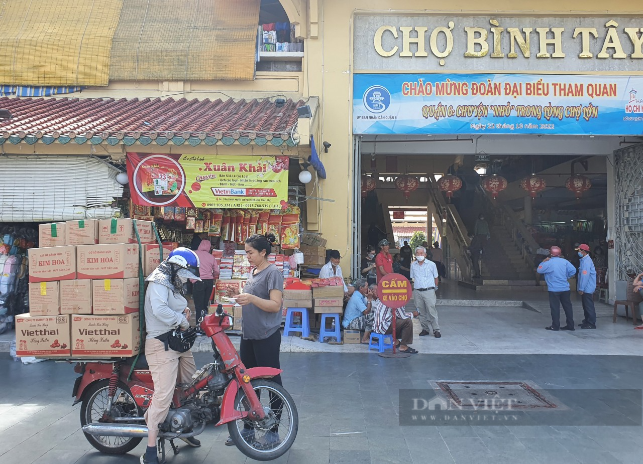 Tiểu thương chợ sỉ lớn nhất Sài Gòn sốt ruột, Tết tới nơi mà chưa thấy khách - Ảnh 1.