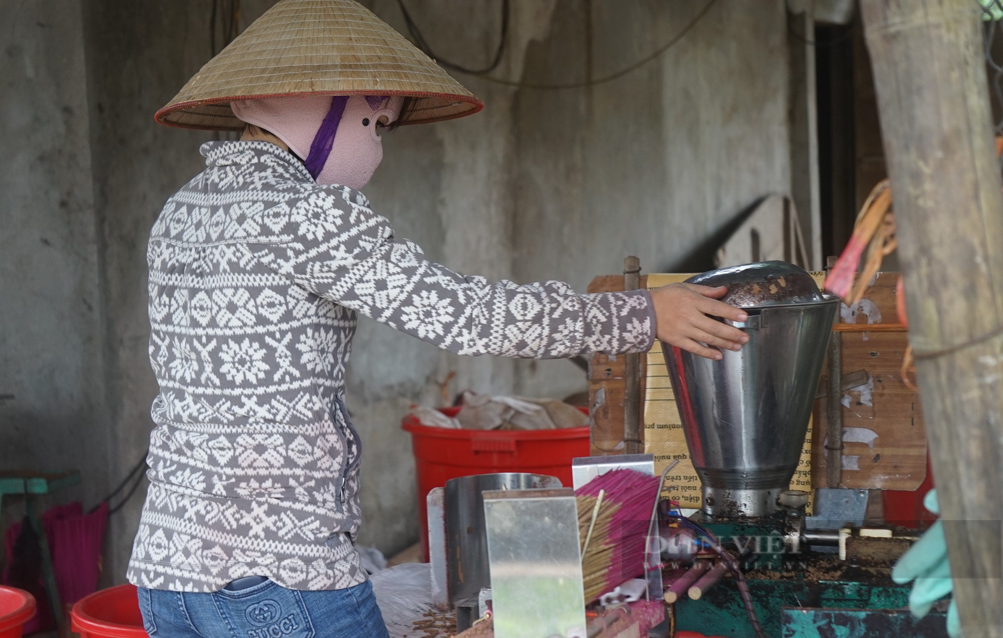 Làng nghề làm hương thẻ Tây Lân nức tiếng xứ Nghệ chạy hết công suất để kịp vụ Tết - Ảnh 6.