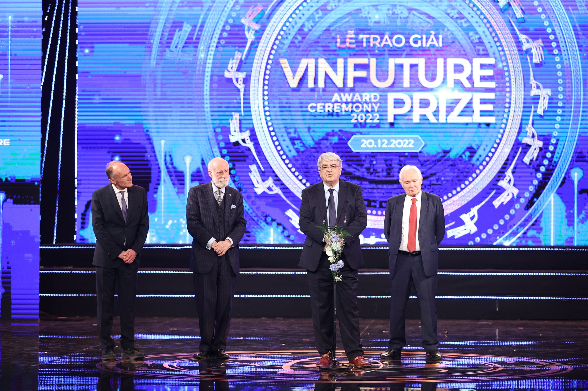 Chủ nhân giải thưởng VinFuture 2022 trị giá 3 triệu đô la: Vinh danh công trình công nghệ mạng toàn cầu - Ảnh 2.