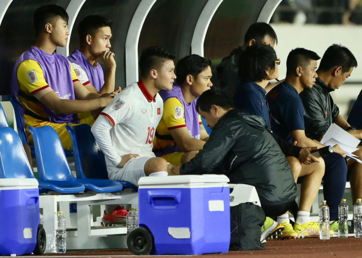 NÓNG: Quang Hải không chấn thương nặng, vẫn có thể chơi trận gặp Malaysia - Ảnh 1.