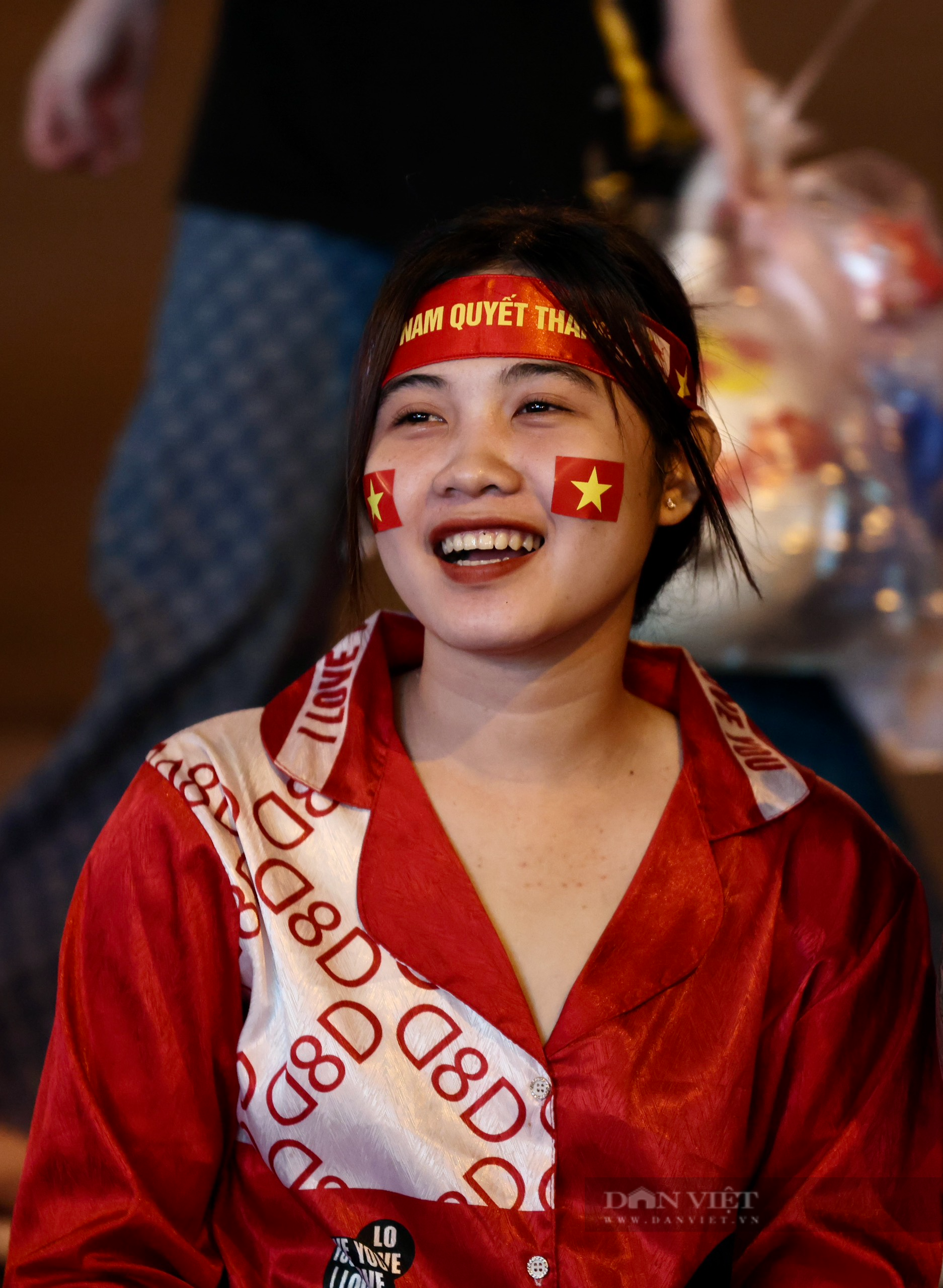 Người hâm mộ Sài Gòn hào hứng cổ vũ đội tuyển Việt Nam - Ảnh 12.
