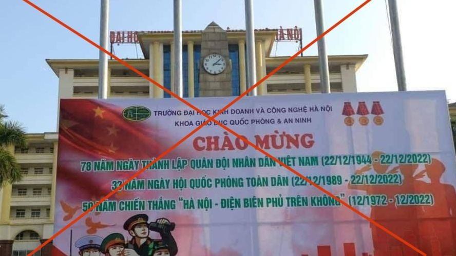 2 cán bộ ĐH Kinh doanh và Công nghệ Hà Nội in pano có phông nền cờ Trung  Quốc bị đình chỉ