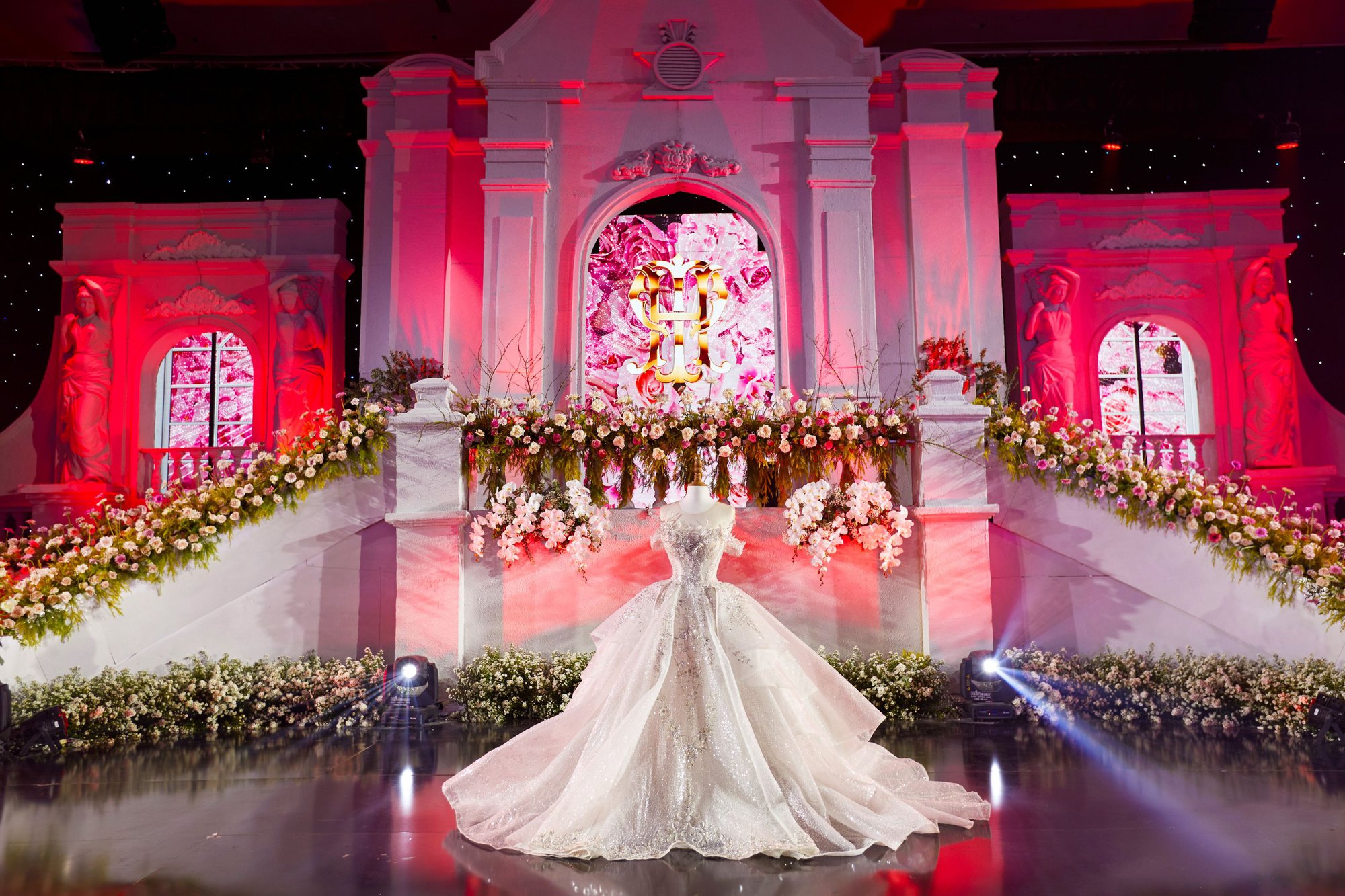Đám cưới cổ tích sau hành trình 13 năm hạnh phúc của Khánh Thi và Phan Hiển - Ảnh 2.