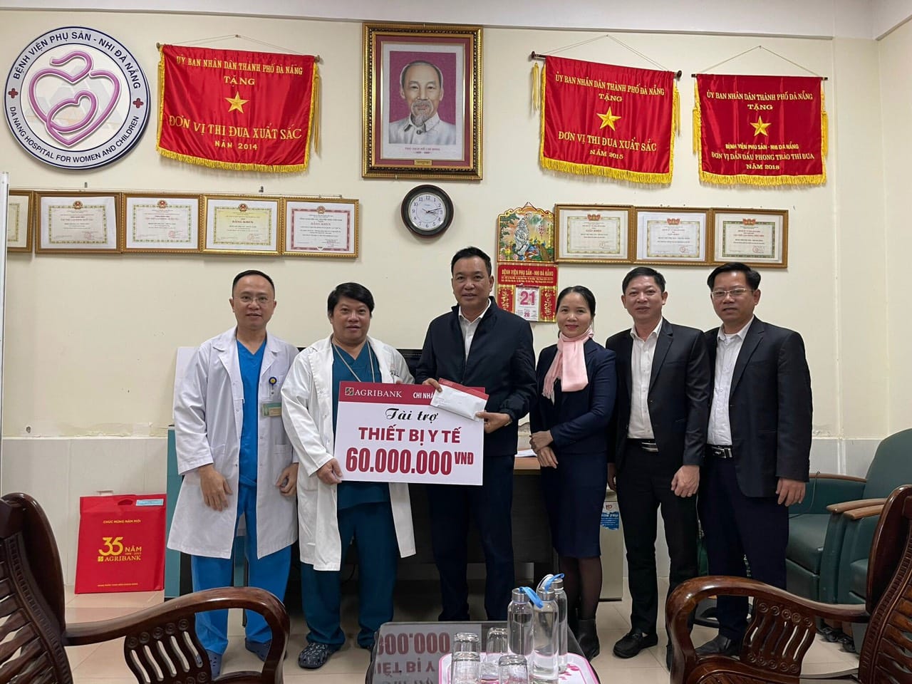 Agribank Nam Đà Nẵng đồng hành cùng với bệnh viện chăm sóc sức khỏe cho người dân - Ảnh 2.