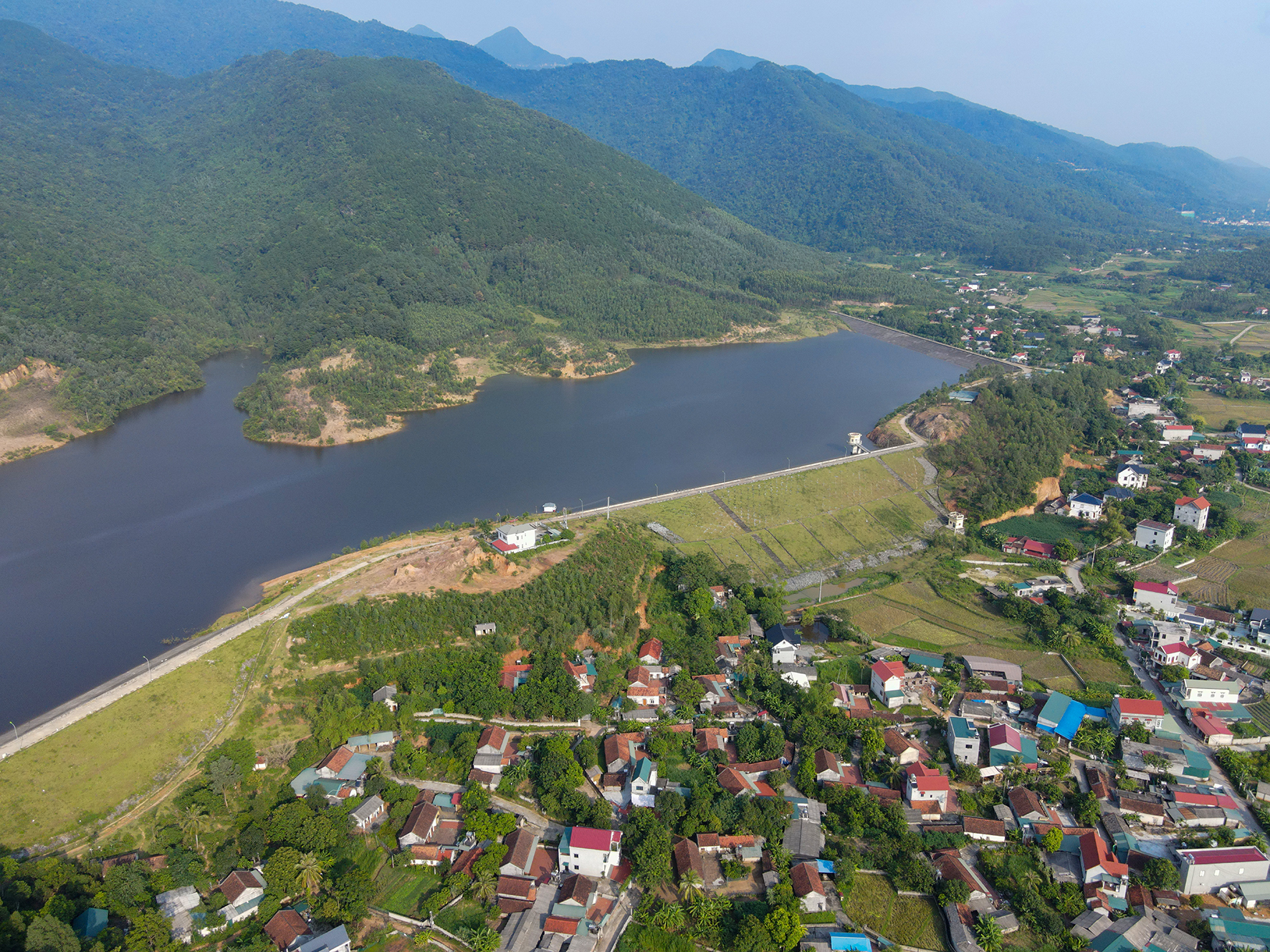 Hồ trên núi tên là Bò Lạc đẹp như mơ nằm ở địa phận huyện nào của tỉnh Vĩnh Phúc? - Ảnh 9.